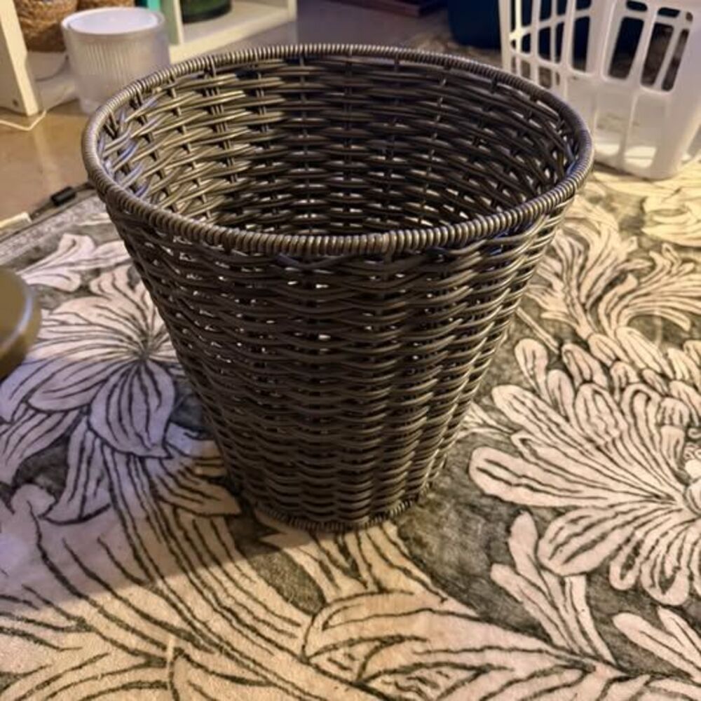 Wicker Trash Can and Trash Bags